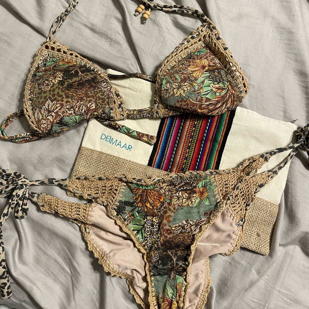 Del Maar Size M/L bathing suit with carrying case